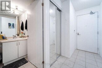 215 Fort York Blvd in Toronto, ON - Building Photo - Building Photo