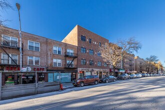 2534 Steinway St in Astoria, NY - Building Photo - Building Photo