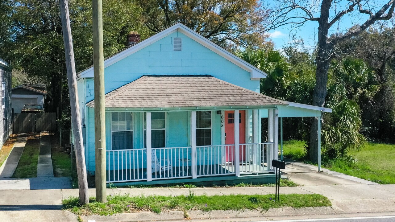 608 N 9th Ave, Unit 2 in Pensacola, FL - Foto de edificio