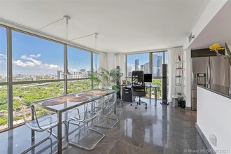 2025 Brickell Ave, Unit 906 in Miami, FL - Foto de edificio - Building Photo