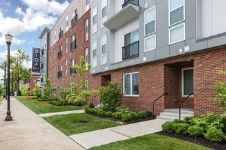 310 at Nulu Apartments in Louisville, KY - Foto de edificio - Building Photo