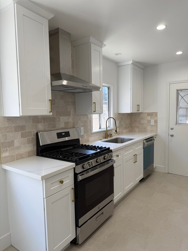 11610 Oxnard St, Unit Apt #6