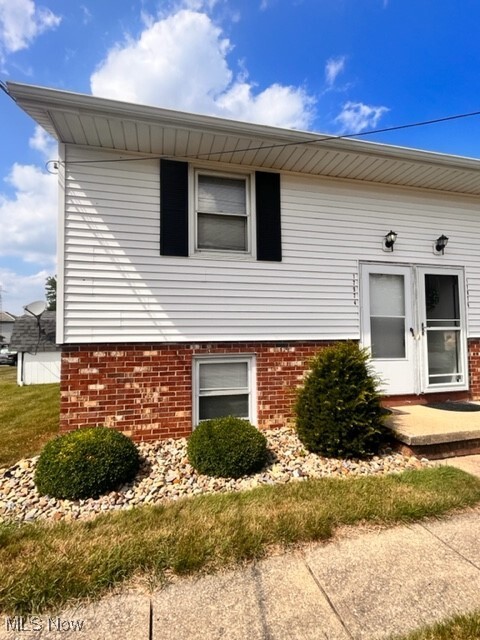 17974 1st St in Beloit, OH - Foto de edificio - Building Photo