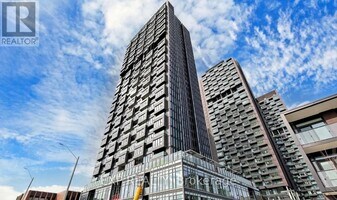 5 Quarrington Ln in Toronto, ON - Building Photo