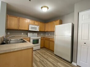 136 Bertram Dr in Yorkville, IL - Building Photo - Building Photo