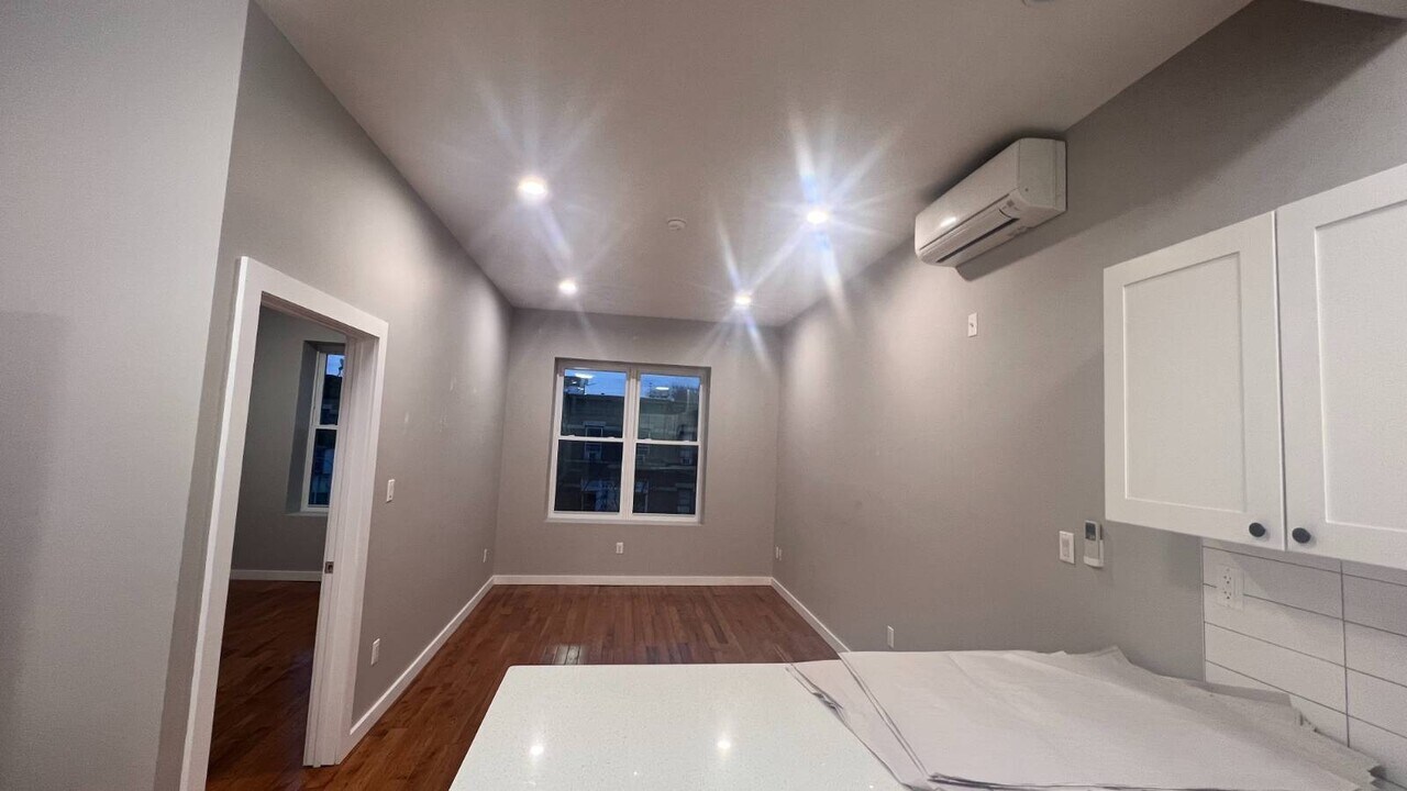5422-5425 5th Ave in Brooklyn, NY - Building Photo