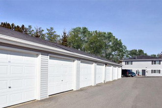 Cedar Pointe Apartments in Rhinelander, WI - Foto de edificio - Building Photo