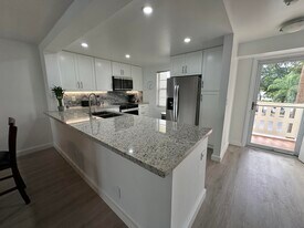 141 SE 3rd Ave in Dania Beach, FL - Building Photo
