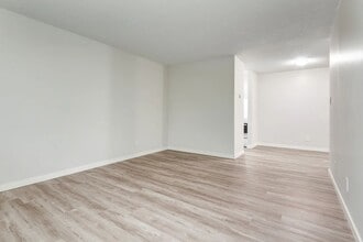 Williamson Manor in Edmonton, AB - Building Photo - Building Photo