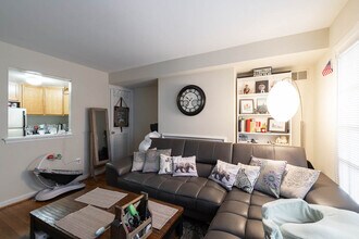 4450 MacArthur Blvd NW in Washington, DC - Building Photo - Building Photo