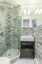 124 Ridge St, Unit 8 in New York, NY - Building Photo - Building Photo