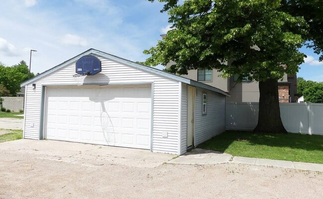 1320 6th St in Brookings, SD - Building Photo - Building Photo