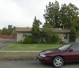 4563 E Sierra Madre Ave in Fresno, CA - Building Photo - Building Photo