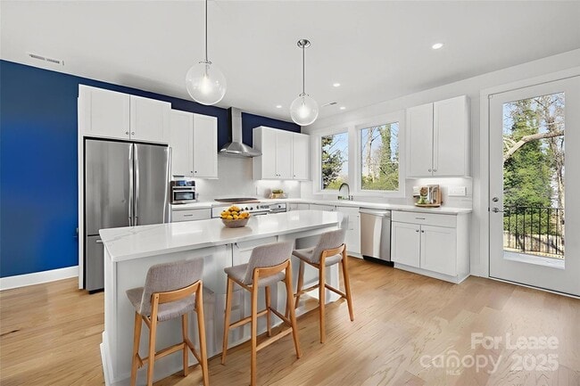 property at 1553 Pinecrest Ave