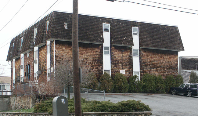 464 Bank St in Fall River, MA - Foto de edificio - Building Photo