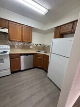 2105 Courtney St in Austin, TX - Building Photo - Building Photo