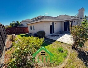 9429 Gensler Ct in Elk Grove, CA - Building Photo - Building Photo