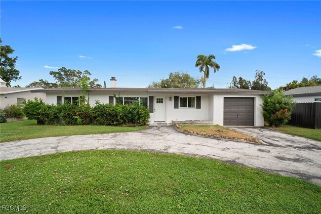4261 Lagg Ave in Ft. Myers, FL - Building Photo - Building Photo