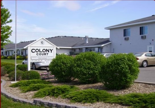 Colony Court in Waseca, MN - Foto de edificio