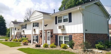 Willow Moor Townhouses I in Jefferson, OH - Building Photo - Building Photo