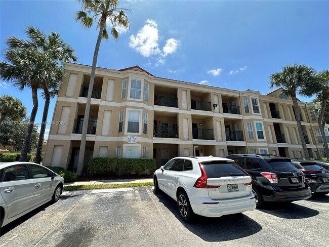 property at 915 Riverside Dr