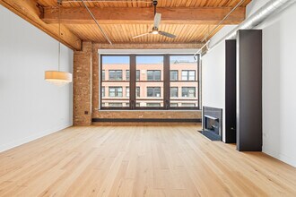 2303 S Michigan Ave in Chicago, IL - Building Photo - Building Photo