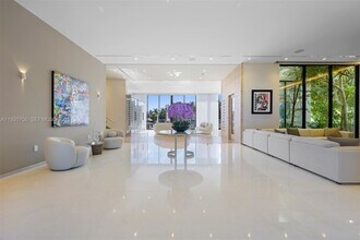 3260 NE 165th St in North Miami Beach, FL - Building Photo - Building Photo