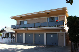 912 Gladys Ave in Long Beach, CA - Foto de edificio - Building Photo