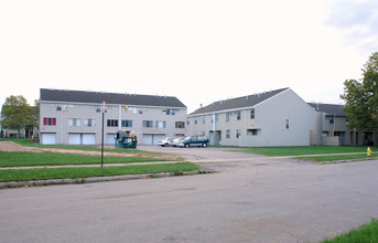 St. Simon's Terrace in Rochester, NY - Foto de edificio - Building Photo