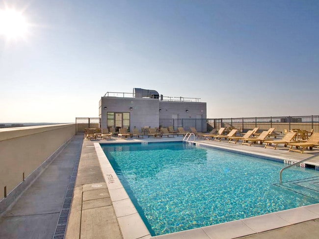 Wentworth Apartment Homes in North Bethesda, MD - Foto de edificio - Building Photo