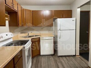 1581 Wheelock Ln in St. Paul, MN - Building Photo - Building Photo