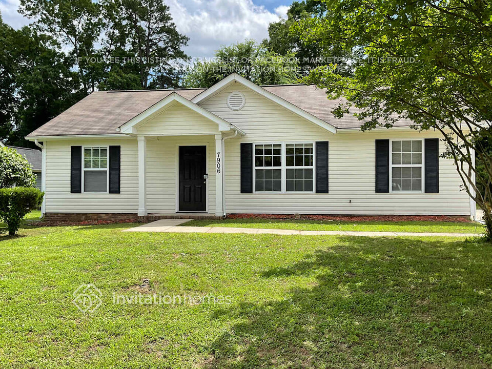 7906 Lobilia Ln in Charlotte, NC - Building Photo
