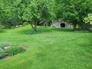 3292 Vermont Rte 100 in Londonderry, VT - Building Photo - Building Photo