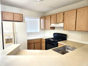 8730 N Sherman Cir in Miramar, FL - Building Photo - Building Photo