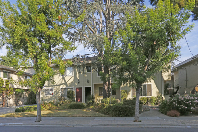 Glen Eyrie Apartments in San Jose, CA - Foto de edificio - Building Photo