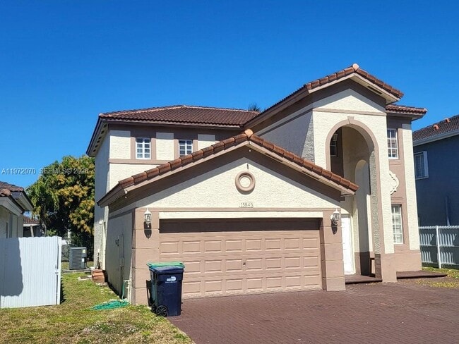 15843 SW 139th St in Miami, FL - Building Photo - Building Photo