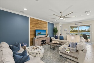 14616 Topsail Dr in Naples, FL - Building Photo - Building Photo