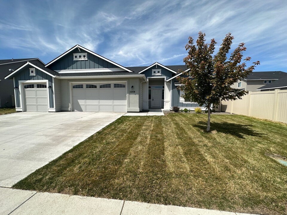 11254 W Overture St in Nampa, ID - Building Photo