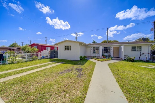 11250 SW 7th St in Miami, FL - Building Photo - Building Photo