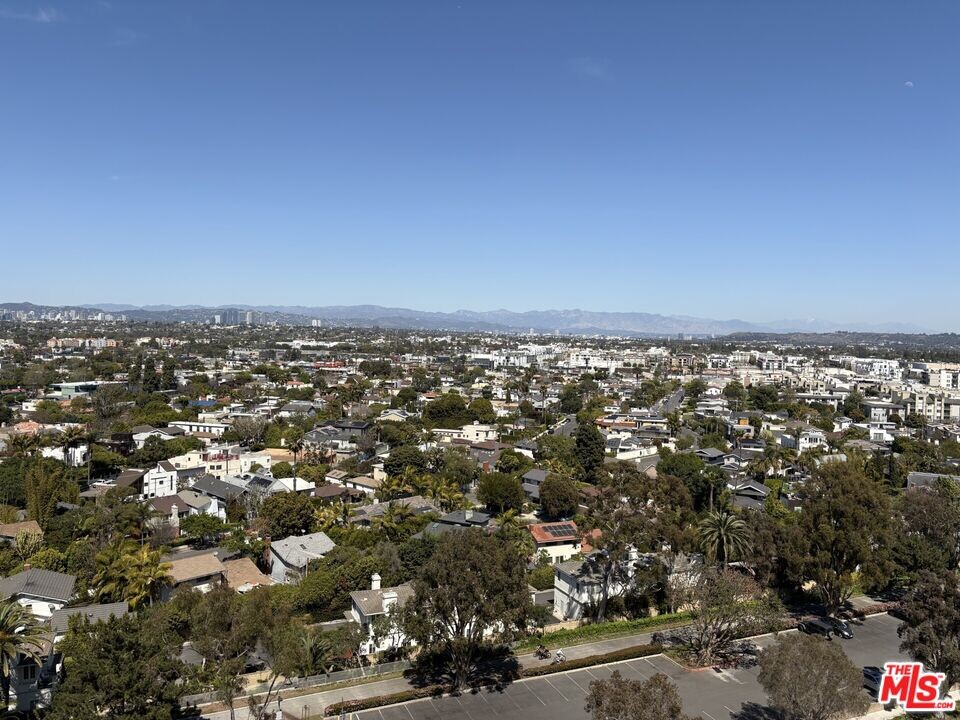 4337 Marina City Dr in Marina Del Rey, CA - Building Photo