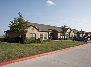 Home Towne at Picadilly in Pflugerville, TX - Foto de edificio - Building Photo