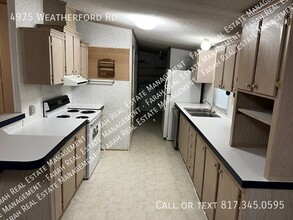 4975 Weatherford Rd in Midlothian, TX - Building Photo - Building Photo