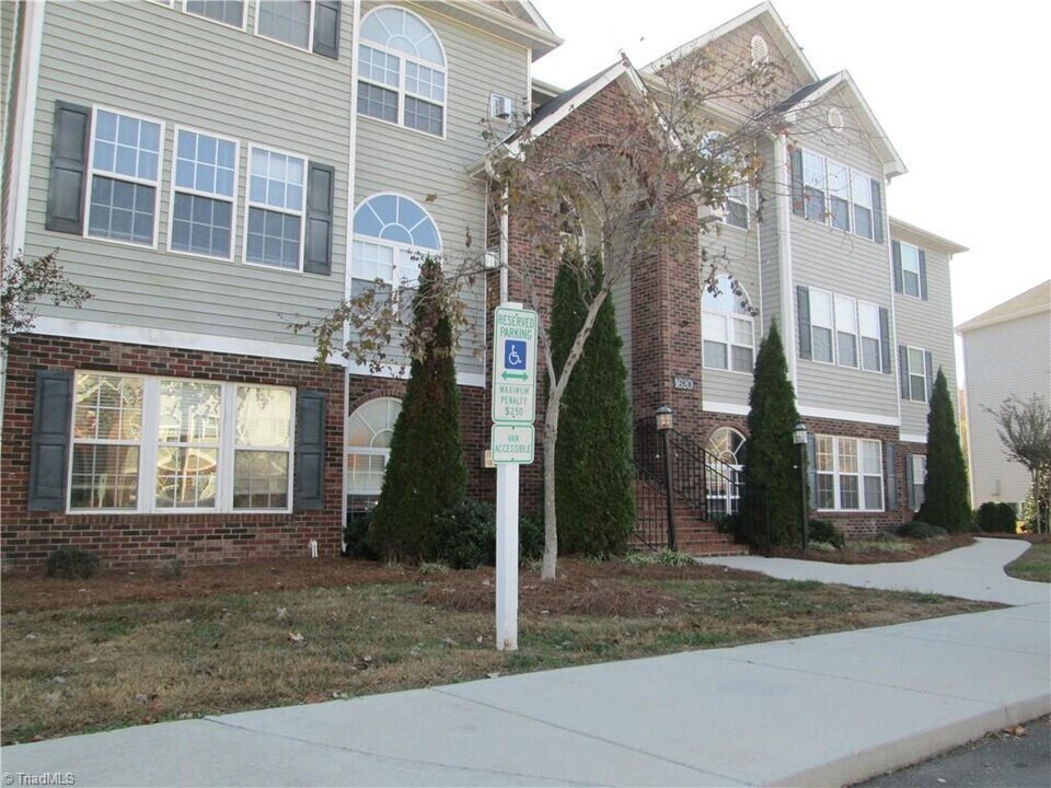 1620 Cherry Blossom Ln in Winston-Salem, NC - Building Photo