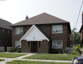 55-57 Claxton Blvd in Toronto, ON - Building Photo