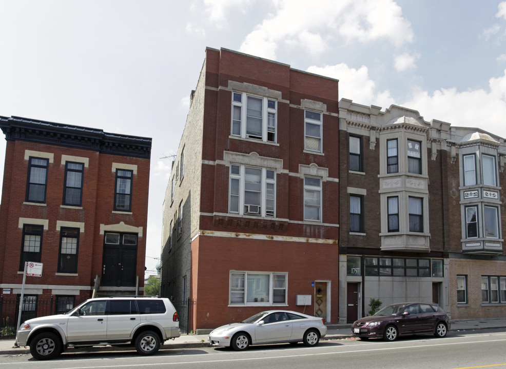 1753 W Augusta Blvd in Chicago, IL - Foto de edificio