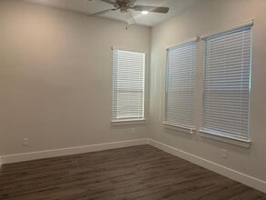 825 W Mayfield Rd in Arlington, TX - Building Photo - Building Photo