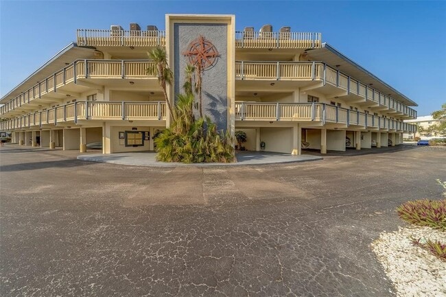 11650 Capri Cir S in Treasure Island, FL - Foto de edificio - Building Photo