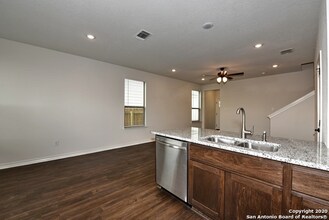 10323 Lynwood Branch in San Antonio, TX - Building Photo - Building Photo
