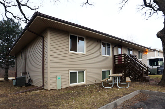 530 S 19th St in West Des Moines, IA - Building Photo - Building Photo