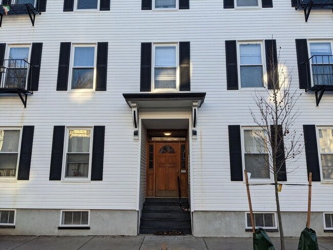 82 Hampshire St, Unit 3